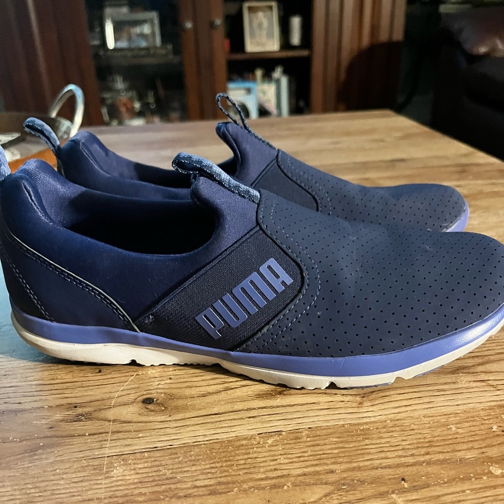 *LIKE NEW* Puma sneakers